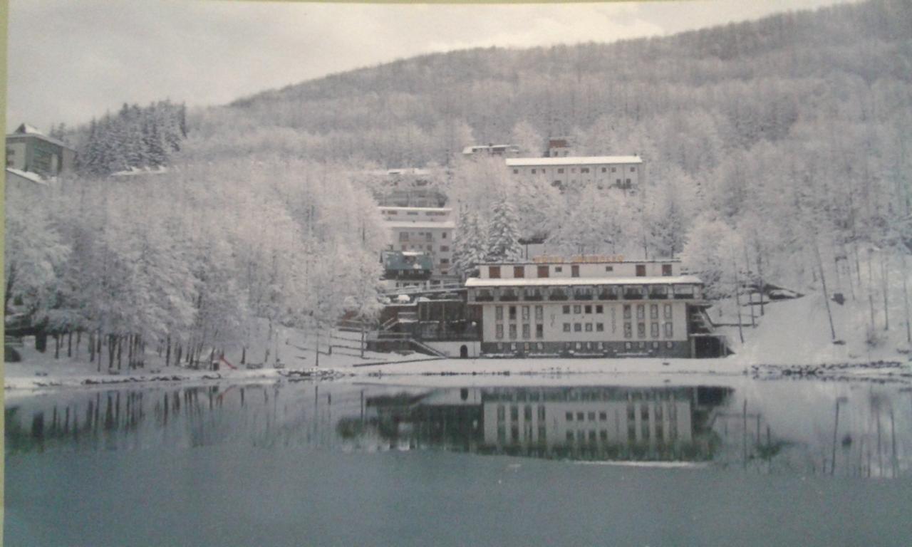 Hotel Cristallo Cerreto Laghi Extérieur photo